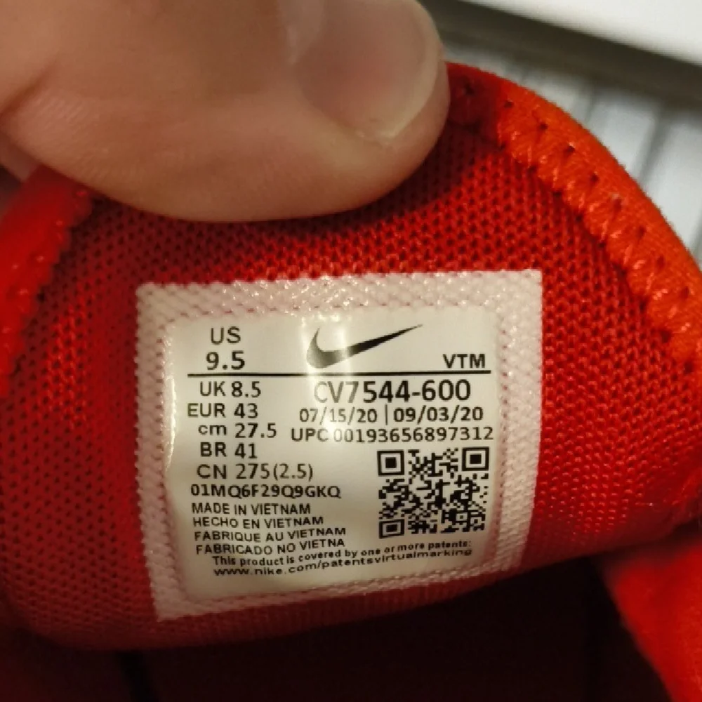 Nike Air Max 270 in Bold Red - Picture 2 of 2